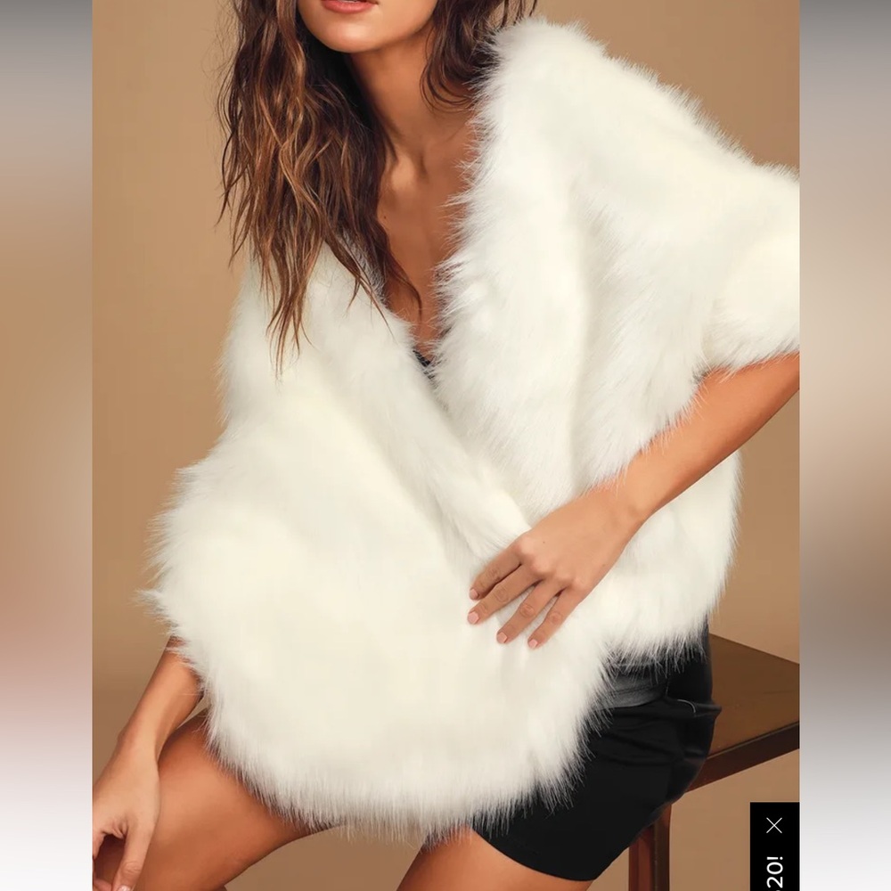 Lulus Demure and Dreamy Ivory Faux Fur Stole